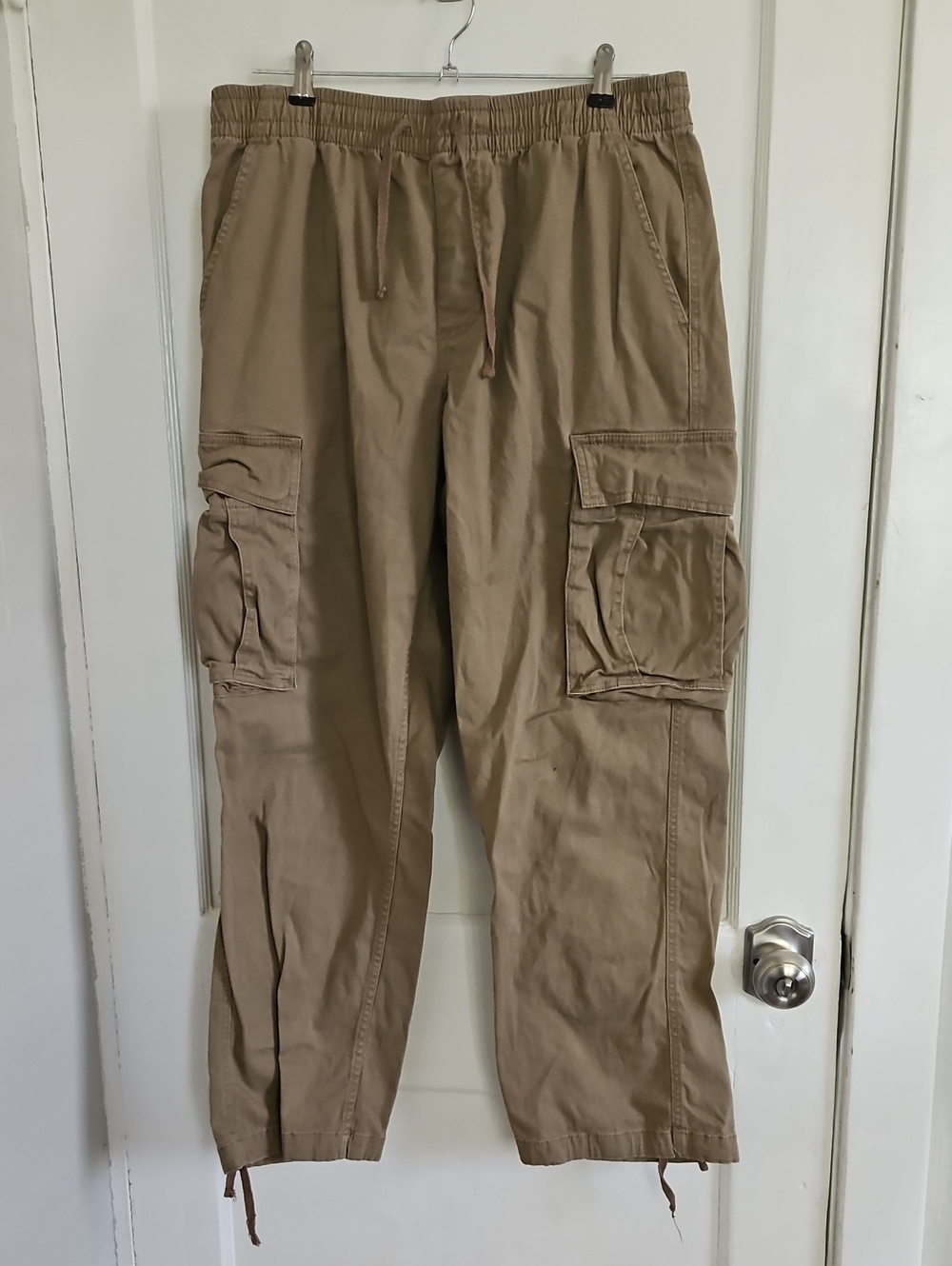 No Boundaries Men's Khaki Cargo Jogger Pants